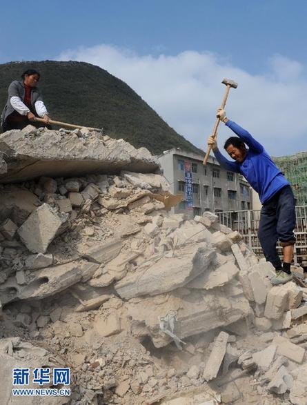 本網(wǎng)記者走基層 見證甕安二十四小時