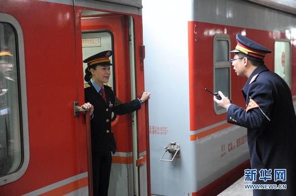 2012鐵路春運(yùn)今日結(jié)束 共發(fā)送旅客超2.35億人次