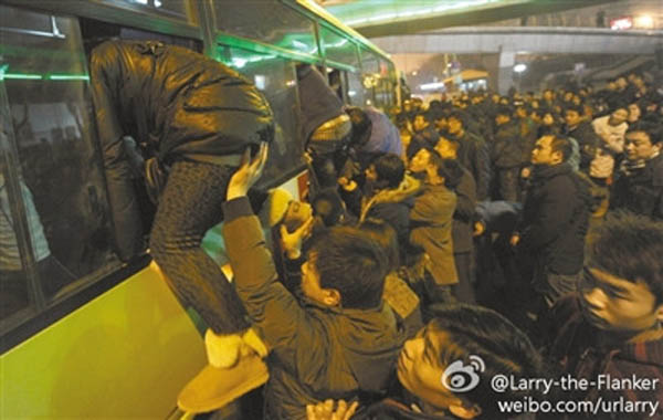 公交爬窗圖與機(jī)動(dòng)車超500萬輛