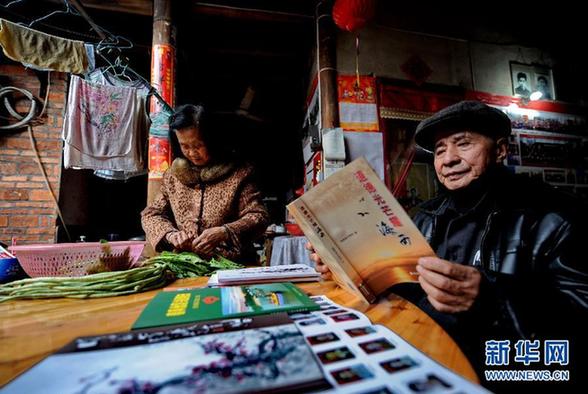 一位八旬老人為近萬名貧困生募集助學款