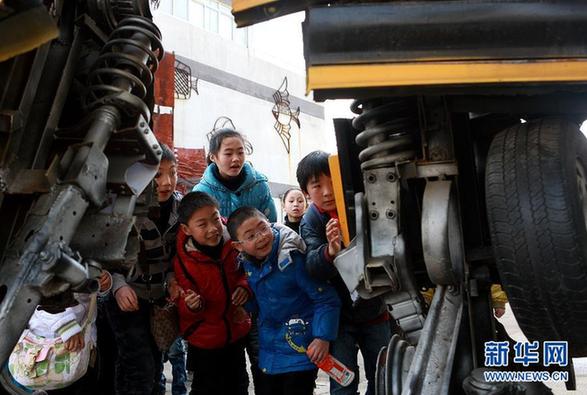 “鐵哥們”建成國內(nèi)首個環(huán)保鋼雕機(jī)器人主題公園