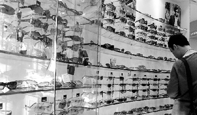 眼鏡片零售批發(fā)價(jià)格相差10倍業(yè)內(nèi)人稱絕非暴利