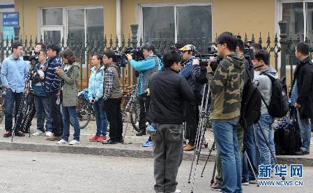 足球假賭黑案第二批案件審理開(kāi)始 謝亞龍出庭受審