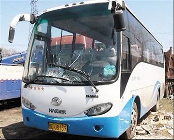 女教師車禍瞬間奮力推開學(xué)生自己被軋雙腿截肢