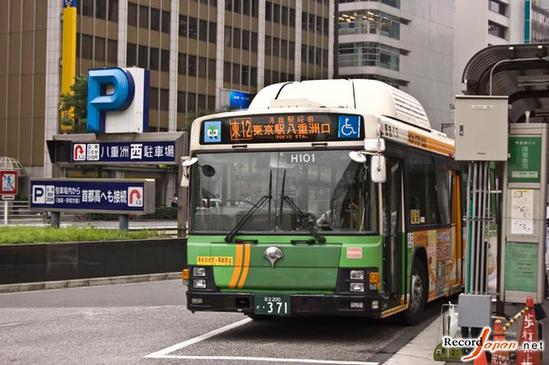 日本專家解釋：乘坐大巴時哪個位子最安全？