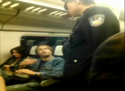 外籍音樂家動車當眾脫鞋引發沖突 辱罵中國乘客(圖)