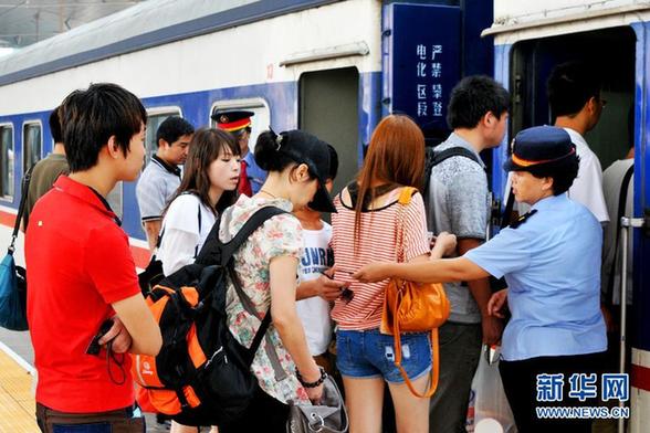 2012年全國鐵路暑運拉開帷幕