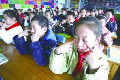 眼保健操被指“殘害”青少年49年 專家釋疑