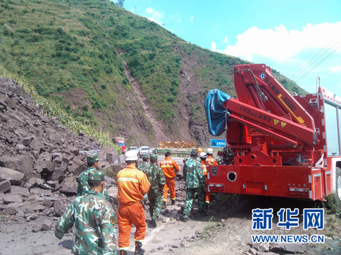 絕不放過任何一個死角——貴州威寧抗震救災側記