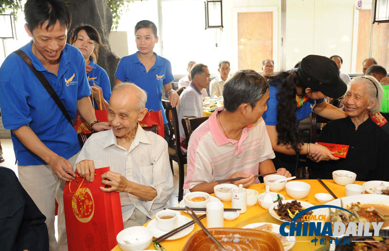 廣西南寧：抗日老兵68年后重相逢過(guò)中秋