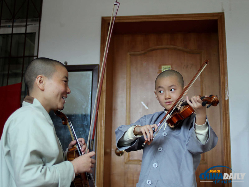 探訪湖北30多名和尚尼姑組成禪樂(lè)團(tuán)