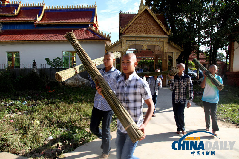 現場直擊：西雙版納小和尚還俗