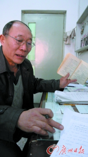 大學門衛自學七國語言 每天晚上用英語“清樓”