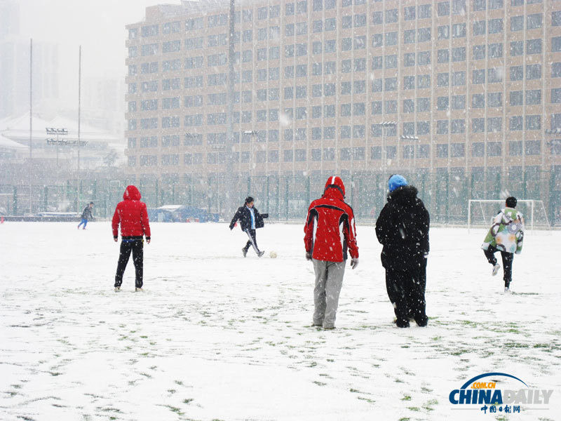 北京迎來(lái)冬天第二場(chǎng)雪 明日仍有降雪（組圖）