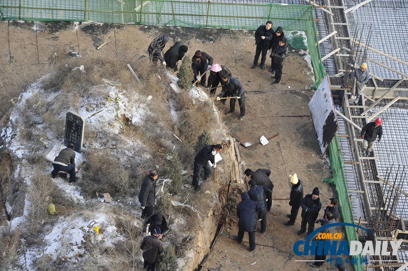 “史上最牛的釘子墳”今日遷墳