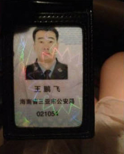 男子被女友曬開(kāi)警車泡溫泉 涉公車私用