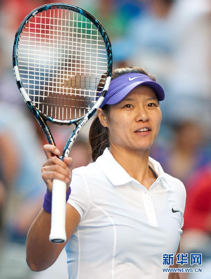 李娜2-0橫掃對手晉級澳網八強 心情大好笑對記者