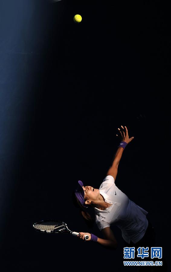 李娜2-0橫掃對手晉級澳網八強 心情大好笑對記者