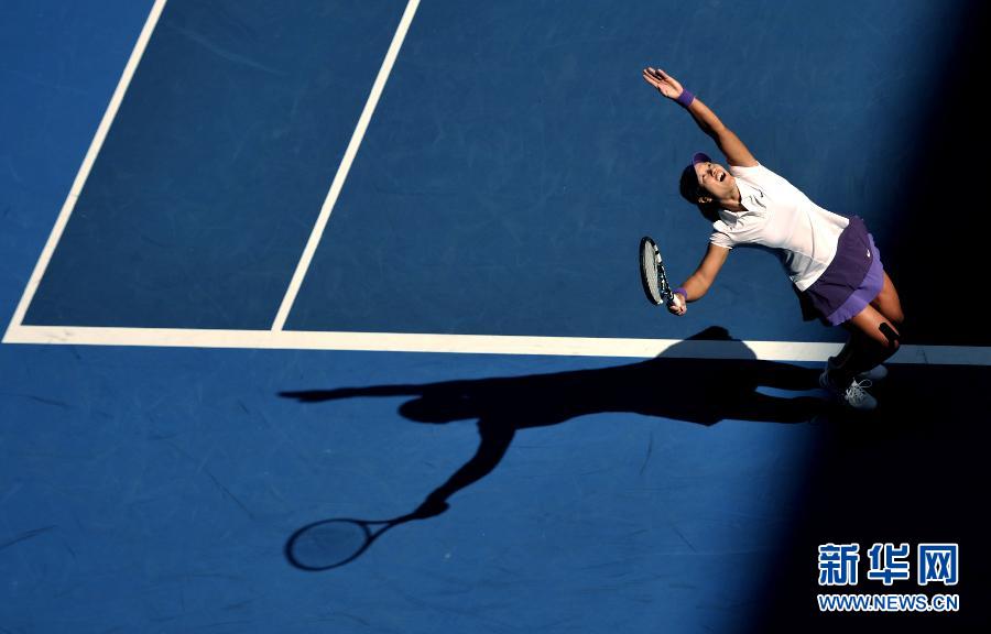 李娜2-0橫掃對(duì)手晉級(jí)澳網(wǎng)八強(qiáng) 心情大好笑對(duì)記者