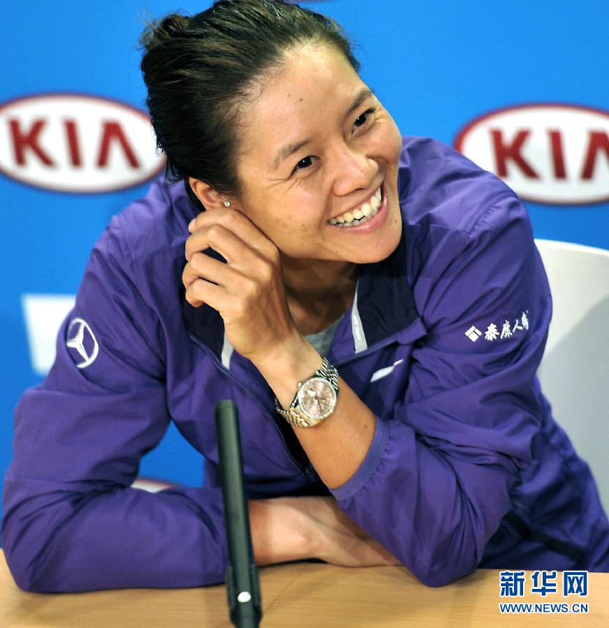 李娜2-0橫掃對手晉級澳網八強 心情大好笑對記者