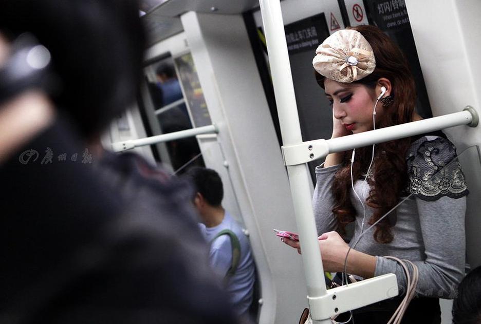 90后學(xué)生嫩模的放肆青春