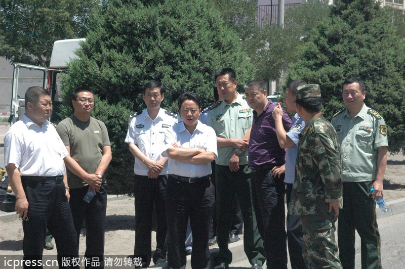 甘肅：50余箱強(qiáng)酸倒貨過程中掉落泄漏 消防緊急處置