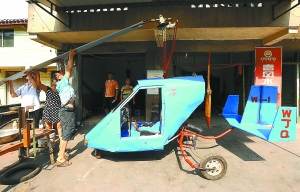 小學文化男子自制“飛機” 稱飛兩三米高就是勝利