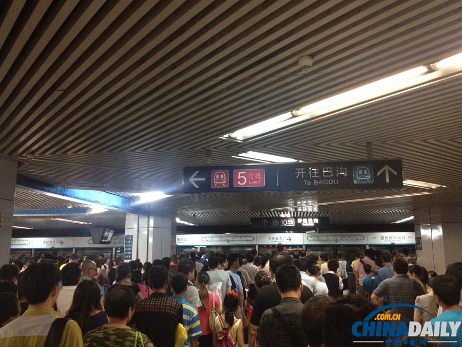 北京地鐵十號線今晨又現故障 乘客滯留站臺