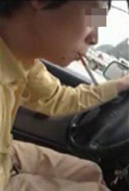 成都街頭現瘋狂出租：市區時速超120 紅燈不停