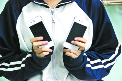 手機(jī)模型熱賣 成學(xué)生“頂包”神器