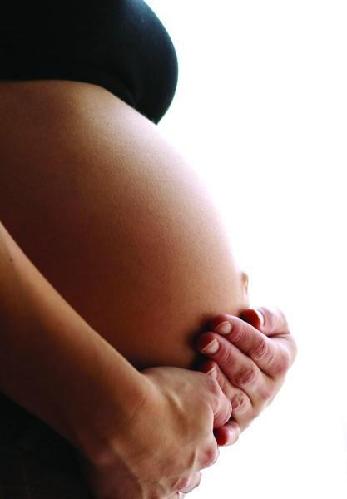 辦公室6個女白領(lǐng)排隊生孩子：一年只準(zhǔn)一人懷孕