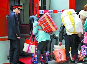 25日粵多條高速擁堵 女車主后悔沒買成人尿片