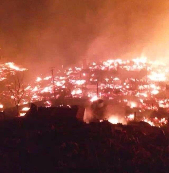 貴州鎮遠300年古寨大火 1000余間房屋燒毀(圖)