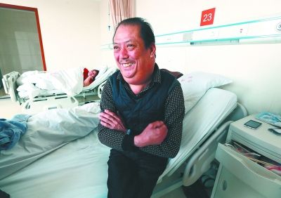 男子白酒當茶33年喝2.4萬斤 脖子長脂肪瘤(圖)