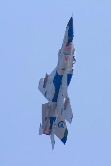 中國海軍型殲教9高教機模擬航母起降訓練