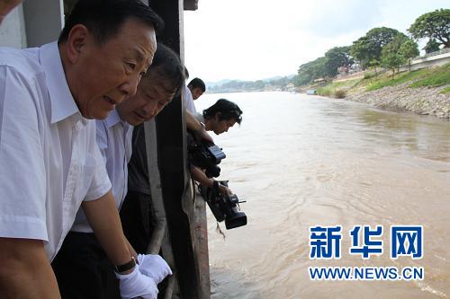 中國公安代表團查看湄公河襲擊事件案發現場