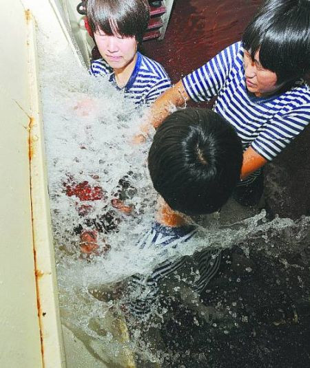 我國海軍首批女艦員即將走上艦艇戰斗崗位