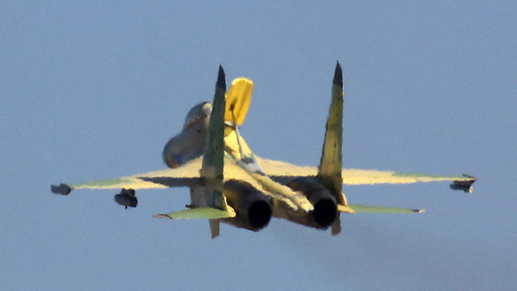 殲-31隱身戰機成功首飛 殲-11B空中伴飛