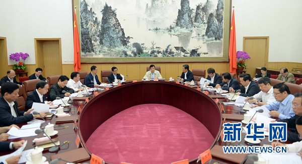 劉云山:教育實(shí)踐活動(dòng)要堅(jiān)持從嚴(yán)標(biāo)準(zhǔn) 防止虎頭蛇尾