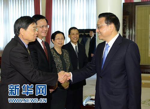 李克強向新聘國務院參事、中央文史研究館館員頒發聘書