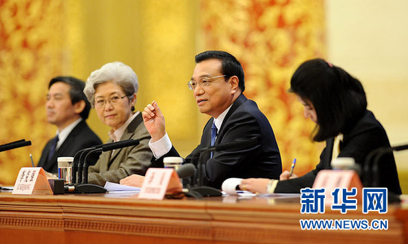 李克強記者會妙語連珠 透露出哪些經(jīng)濟信號？