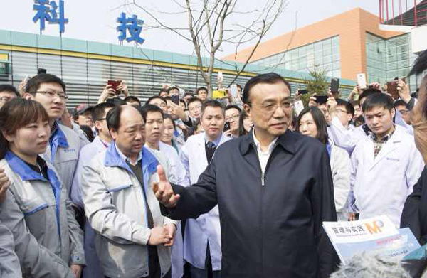 李克強考察沈陽企業(yè)：關心治霾技術 建議給科技人員股權