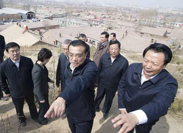 李克強考察赤峰棚戶區：一定讓你們住上新房