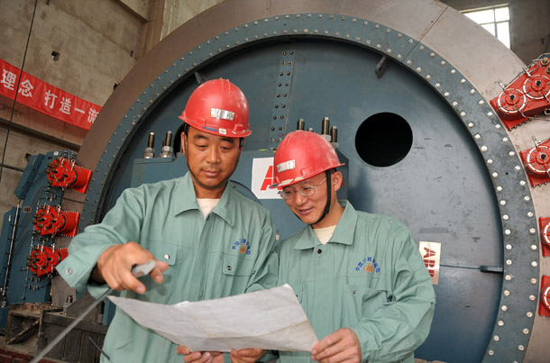 世界最高最重巨型井架在同煤麻家梁煤礦成功合龍