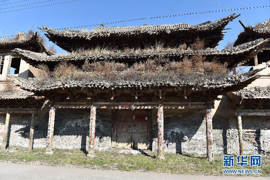 山西500歲棲霞樓身處“水深火熱”