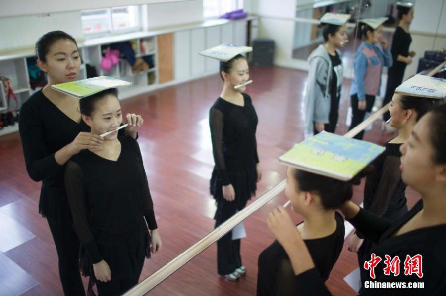 山西考生禮儀訓練備戰藝考