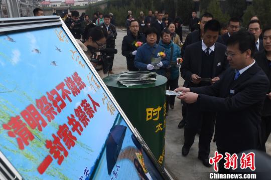 山西現“無碑深埋”式公益生態葬