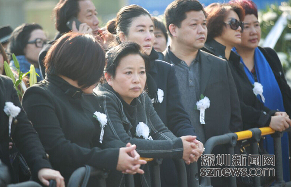 姚貝娜追悼會舉行 歌迷六點(diǎn)起床為“送最后一程”