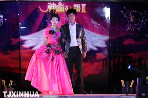 天津:迎“七夕”秀婚禮