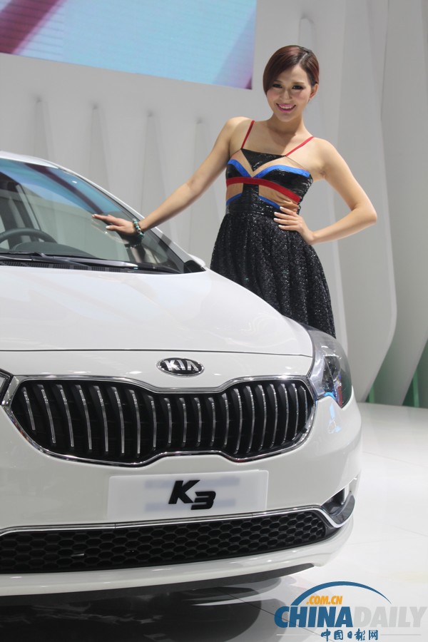 模特閃耀第十二屆天津國際汽車貿易展